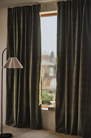 Jotex - Fløyelsgardin 2-pakke Grønn - SAMANTHA - Kjøp Fløyelsgardiner hos Jotex