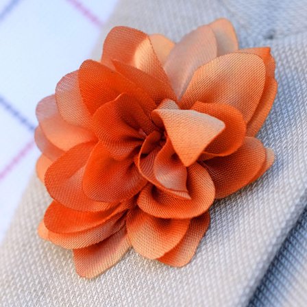 Flor de solapa Beso de Fuego para hombres - Alfileres de solapa con flores
