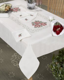 Iso pöytäliina Ruusuasetelma