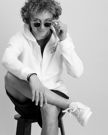 Tommy Hilfiger TOMMY FLAG HILFIGER ZIP HOODIE Biały Bluzy z kapturem Chłopiec - Kids Brand Store