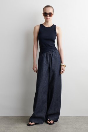 COS Women's Byxor I Denim Med Vida Ben Och Dragsko in Blå