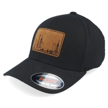 Iconic - Svart flexfit Keps - New York City Wide Engrave Patch Black Flexfit @ Hatstore