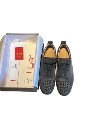 Christian Louboutin mörkgråa sneakers med spikar