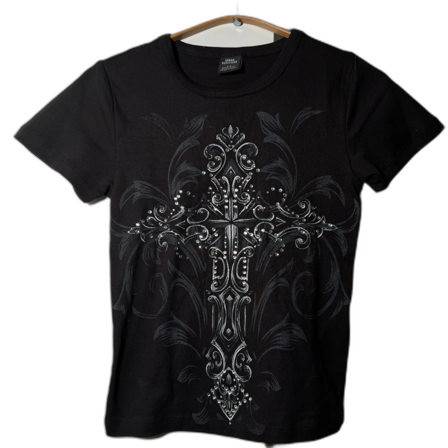 Svart t-shirt med kors från Urban Outfitters Affliction