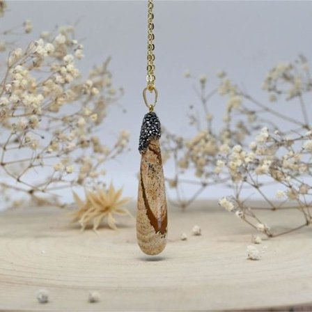 GULDPLÄTAT HALSBAND MED HÄNGE **FÄRGNING** -