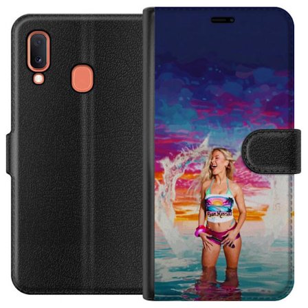 Kompatibel Tegnebogsetui til Samsung Galaxy A20e Blond kvinde i farverigt strandtøj, der leger i havet ved solnedgang