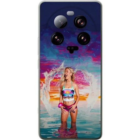 Kompatibelt Mobildeksel til Xiaomi 13 Ultra Blond kvinne i fargerik strandantrekk som leker i havet ved solnedgang