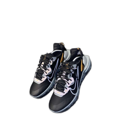 Svarta Nike react vision sneakers med vita detaljer