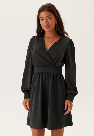 Bubbleroom - Wrap Satin Dress - Black - Kläder Omlottklänning