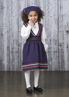 Strikkeoppskrift Festdrakt Ingrid - Viking of Norway