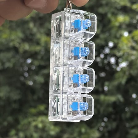 4-knapps mekaniskt tangentbord kristall keycap leksak skolväska hänge finger nypa nyckelring dekompression ventil leksak
