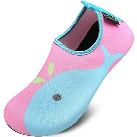 Et par rosa strandsko, dykkesko, barnesko for strandutforskning