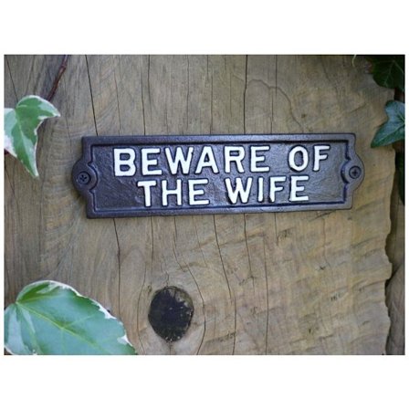 Valurautakyltit Musta - Beware Of The Wife