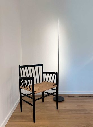 String gulvlampe - sort