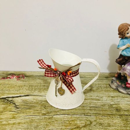 Vintage Blomster Vase, Beige Farge, Rustik Vannkanne, Landsted Dekor, Metall Vase, Blomsterpotte, Bueformet Blomsterpotte, Nøkkel for Kontor, Balkong,