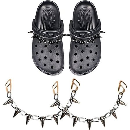 Kaksi kappaletta mustaa Croc-koristetta, punk-niittiä kapeneva metallikoristeketju, käytetään DIY-koristeluun, rentoihin kenkiin ja 