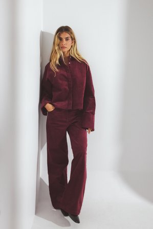 Shpresa x NA-KD Low Waist Wide Leg Corduroy Trousers - Vide bukser - Burgundy - EU 42