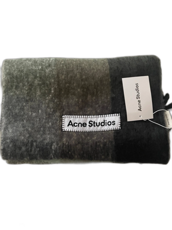 Acne Studios tjal