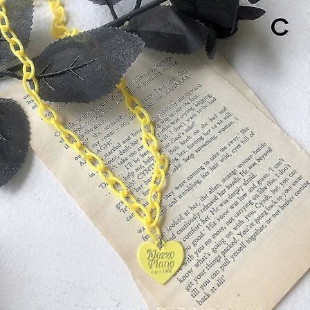 Halsband med bokstavstryck i harts/glänsande hjärta, justerbar längd, halsband, smycken, kärlekshänge, halsband gul