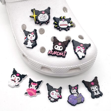 10 kpl/setti Kuromi Sanrio söpöjä anime-hahmoja Crocs-koruja Jibbitz-sandaaleihin kenkien koristeluun lasten T-paita