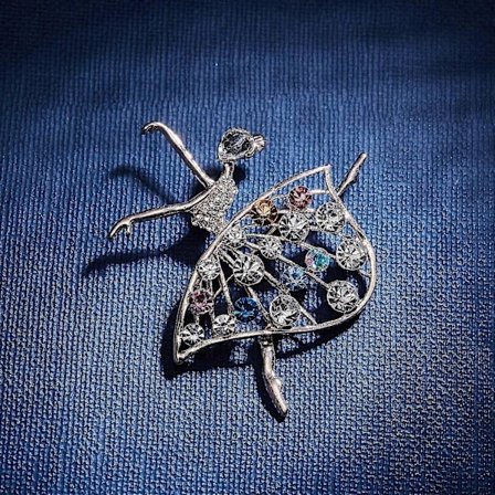 Mote legering hul strass brosje med elegant temperament og populær damepin