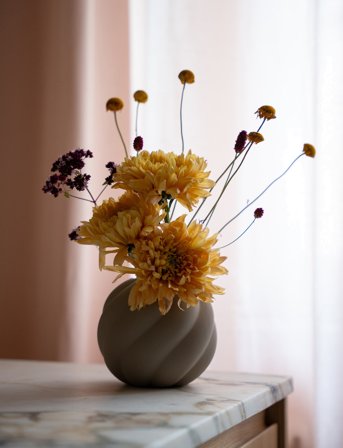 Cooee Design Twist Ball Vase - Cream - H:12CM