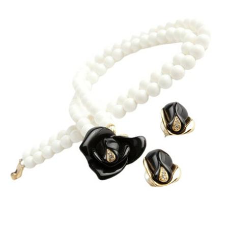Kenneth Jay Lane Pre-owned necklace earring set , Wit , Dames , Maat: ONE Size