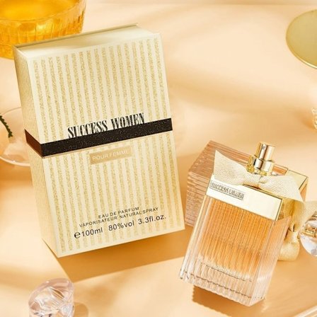 Sellion, en romantisk, lätt blommig doft med en 72 timmar långvarig doft, finns i ett premiumset på 100ml