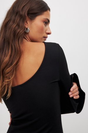 NA-KD Punto Flounce Sleeve Top - Toppe med åben ryg - Sort - L