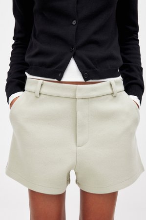 NA-KD Schwere Fuzzy-Shorts mit mittlerer Taille - Shorts - Beige - EU 42