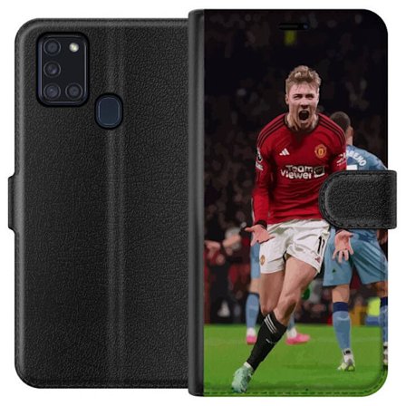 Samsung Galaxy A21s Lompakkokotelo Jalkapalloilija punaisessa paidassa juhlii maalia, voimakas urheilukuva täydellinen jalkapallofaneille, draama, en