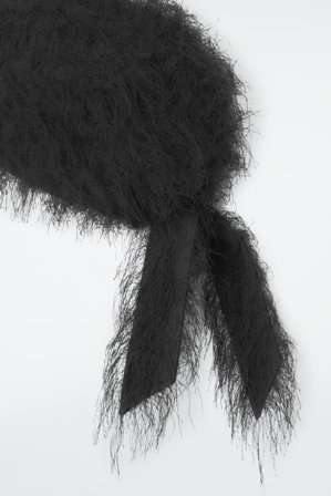 COS Women's Capucha Con Plumas in Negro