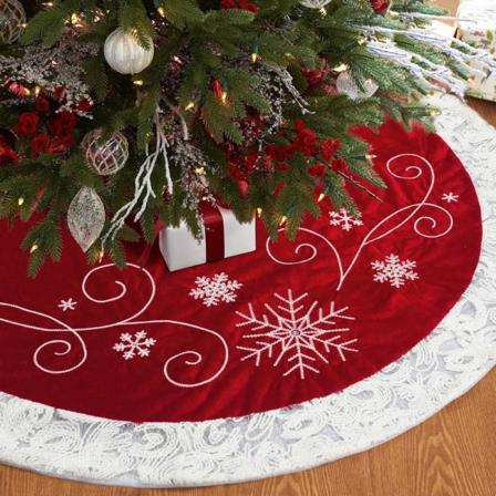 Röd julgranskjol 47 tums snöpaljettbroderi med vit kantdekor för julfestdekorationer
