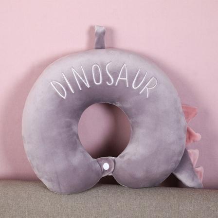 Mjuk bekväm resekudde Kreativt broderi Mjuk PP bomull Tecknad dinosaurie kudde i U-form Gray 27*30cm