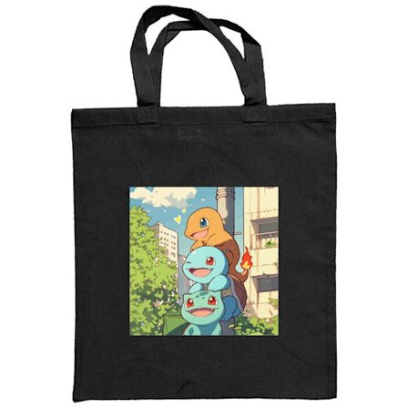 Stoffpose By Trio tre glade små skapninger i et urbant miljø med blå himmel og grønne trær