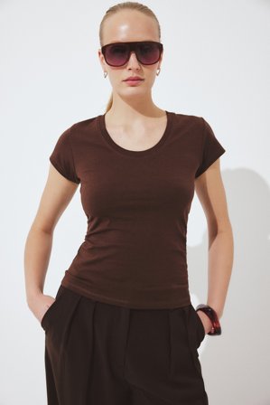 NA-KD Scoop Neck T-Shirt - T-shirts - Brun - L