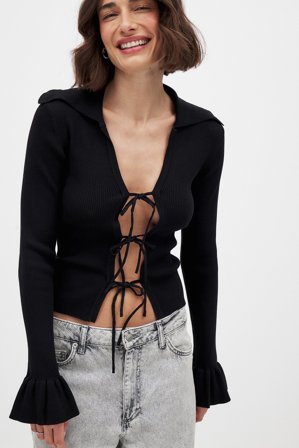 NA-KD Knitted Tie Detail Ribbed Top - Strikkede toppe - Sort - XS