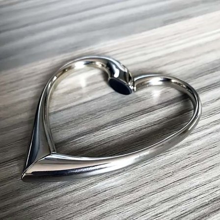 Boheemi-tyylinen metalliseos käsilaukun koukku pyörivällä sydämenmuotoisella pöytälompakkokoukulla, kannettava laukkuteline, sopii matkoille ja 