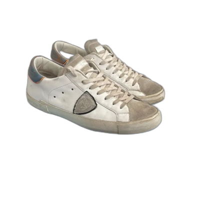 Vita sneakers från Philippe Model