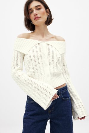 NA-KD Stickad off-shoulder tröja med knappar - Tungt stickade tröjor - Naturvit - XL