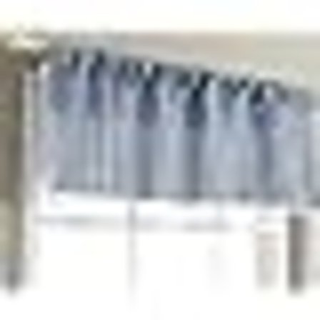 Keittiön verhot ikkunoihin, kirjottu ranskalainen raidallinen maalaistalo