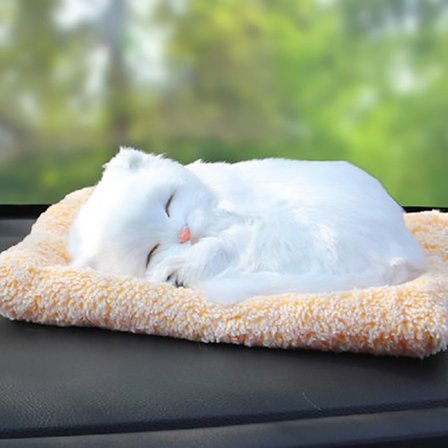 Søde simulerede dyredekorationer til bilens instrumentbræt, plysrealistisk hvid kat med pude