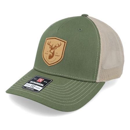 Wild Spirit - Grön trucker Keps - Deer Shield Patch 112fp Split Army Olive/Tan Trucker @ Hatstore