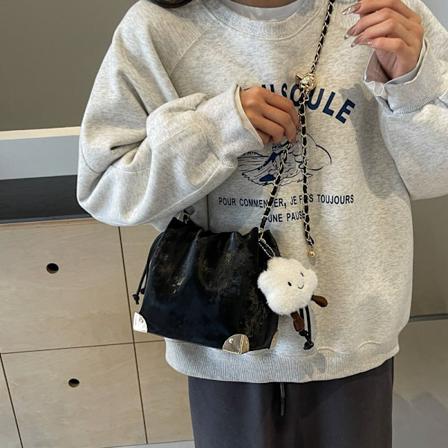 Årets populære hot-sælgende produkt Bucket Bag Dame 2024 Forår og sommer Ny enkel og alsidig High Sense Dame skuldertaske Black