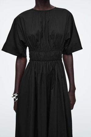 COS Femme Robe Midi Froncée Au Dos Ouvert in Noir
