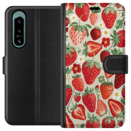 Kompatibelt Lommeboketui til Sony Xperia 5 IV Dekorativt mønster med røde jordbær, grønne blader og små blomster