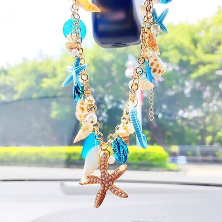 Bilpynt med strandtema, bakspeiltilbehør med skjell, hengende sjarm med sjøstjerner og konkylier til bilinteriør