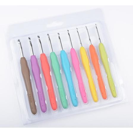 N020 - Set med 9 st. ergonomiska virknålar multifärg one size