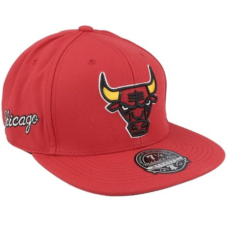 Mitchell & Ness - NBA Rouge fitted Casquette - Chicago Bulls Logo History Hwc Red Fitted @ Hatstore