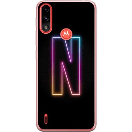 Kompatibelt Mobilskal till Motorola Motorola Moto E7 Power Minimalistisk neonbokstav N i färgskiftande ljus mot svart bakgrund